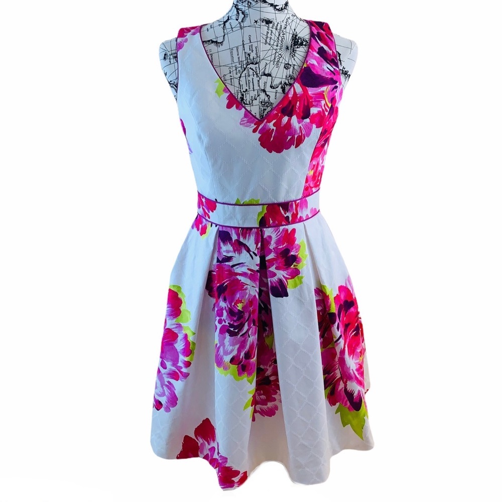 Trina Turk white floral fit & flare V neck dress 4 - Picture 1 of 13